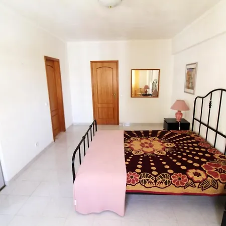 Spacious In - 100 M² With Terrace