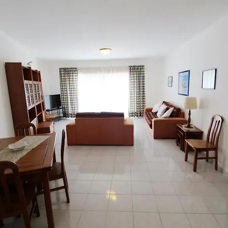 Spacious In - 100 M² With Terrace بورتيماو
