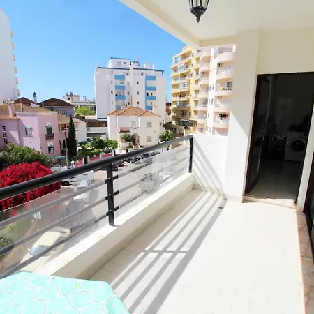 Spacious In - 100 M² With Terrace شقة *
